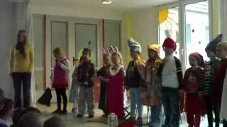 Kinder spielen Schneewittchen.avi