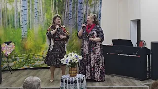 "Ох, бабы-бабы-бабы" исполняют Елизавета Павлова и Лада Савран