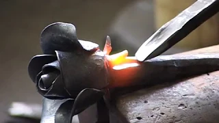 Paul Zimmermann forging his last Rose. Die letze Rose.