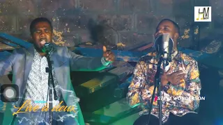 Live à deux avec Stevie wonderson et Michel bakenda