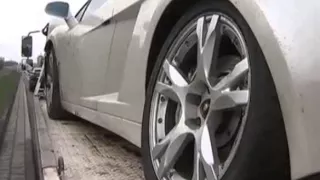 Lamborghini влетел в отбойник на Рублевском шоссе