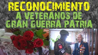 RECONOCIMIENTO A VETERANOS. SOLDADOS RUSOS ENTREGAN REGALOS A PARTICIPANTE DE LA GRAN GUERRA PATRIA