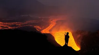 Etna, i fiumi di lava creano uno spettacolo straordinario