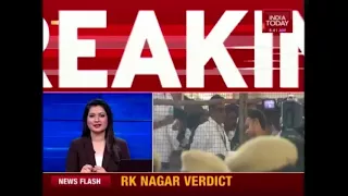 RK Nagar Poll Verdict Live | First Vote Goes In Favour Of DMK