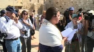 First ever women's priestly blessing at the Western Wall starts