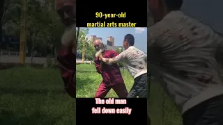 90-year-old man shows Chinese martial arts