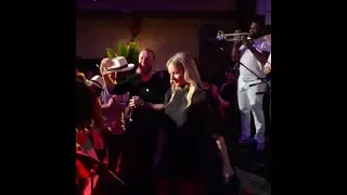Chris Martin and Gwyneth Paltrow singing Spanish Karaoke (2018)