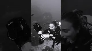 SCUBA DIVING GIRL REMOVING HER MASK UNDERWATER AT 20M DEPTH