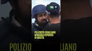 Un reporter viene minacciato in diretta da un poliziotto israeliano