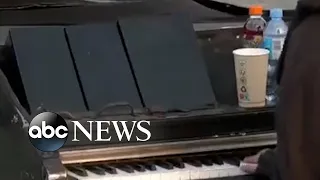 Man plays piano at Ukrainian-Polish border