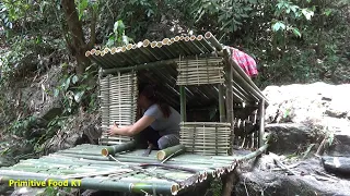 Primitive Life OFF GIRD LIVING -ESCAPE to the WILDERNESS Solo Bushcraft Build Bamboo Shelter Outdoor