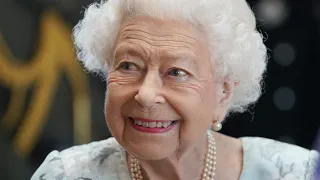 How Buckingham Palace Officially Signaled The Queen's Death