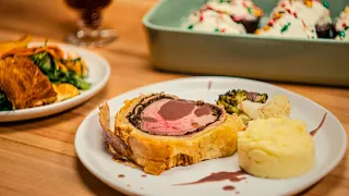Beef Wellington, Halloumi Mandarin Salad, Cupcakes and Mulled Wine :: Christmas Episode