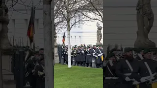 Ausmarsch Wachbataillon/Stabsmusikkorps Bundeswehr Schloss Bellevue🦅🇩🇪#german #army #march #music