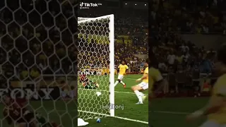 Davi Luiz... salvando gol na copa de 2014