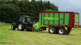 Silaging with a Wagon.  Valtra action.  Strautmann Wagon.