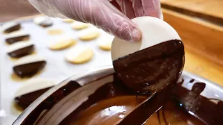 New York City Food - BLACK AND WHITE CHOCOLATE COOKIES Russ & Daughters NYC