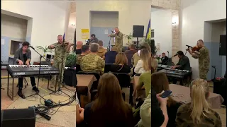 Ukrainian Military in a hospital plays "Hallelujah"