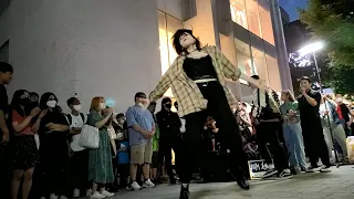 SATURDAY. BLACK MIST. OLGA. AMAZING ATTRACTIVE BUSKING. HONGDAE STREET.