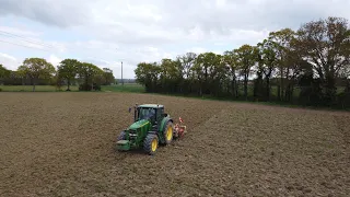 John Deere 6520 au déchaumage avec un déchaumeur Pöttinger !!