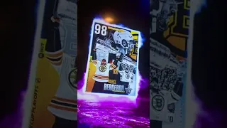 MSP PULL IN A 200K COINS NEW PREMIUM ULTIMATE PACK!! - (he’s on my favorite team) - NHL 22 HUT :)