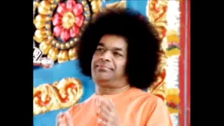 Murali Gana Lola - sathya Sai Baba sings Bhajan