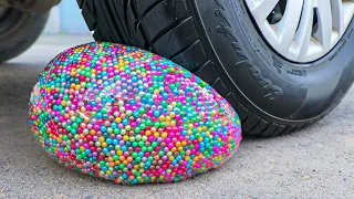 Experimento: Globo de perlas Vs Rueda de Coche | Aplastando Cosas con el Coche!!