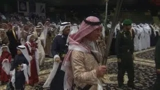 Prince Charles dances with sword in Saudi Arabia