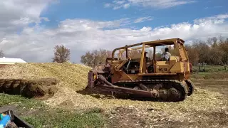 Pushing silage on a pile with a HD-16B dozer
