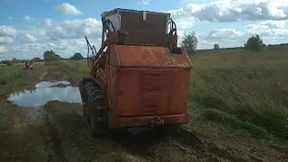 Погрузчик МУМС 11 Барс на гусеницах.