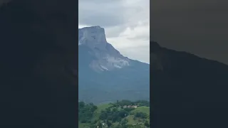 10h25 - Éboulement au Mont Granier