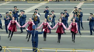 Дефиле Пермского губернского оркестра на Дворцовой площади