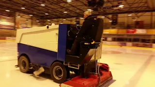 Eismaschine - Eishalle Erfurt - Ice Resurfacer