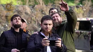 Рамзан Кадыров Я искренне поздравляю с днем рождения дорогого младшего БРАТА Ахмат сила Аллаху Акбар
