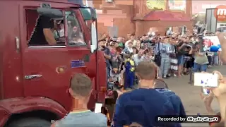 Шок!Тащит волосами Камаз!