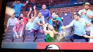 Spectator breaks his wrist attempting to catch a six during the AUS vs SA 5th ODI 23/11/2014