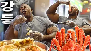 Massive King Crab MUKBANG in Korea traditional sea food market