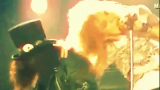 Guns N' Roses - Welcome To The Jungle (Official video)