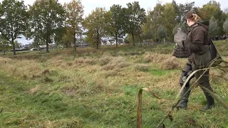 Training the goshawk with a dog on the lure machine