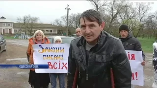 В Одесской области детей заставили ездить на учебу по разбитым дорогам