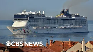 Crowded cruise ships setting sail