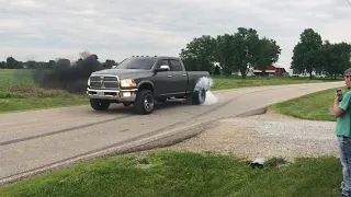 Nasty burnout! Dodge Ram 2500 Burnout