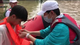 [ENG SUB] Wang Yibo 王一博 on the frontlines of the Zhengzhou Flood