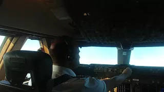 747 400 TAKEOFF.   Plus radio communication