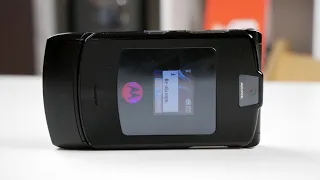 Легендарный Motorola RAZR V3i рвал рынок в 2004 и 2005 годах как IPhone и не снилось! / Арстайл /