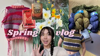 what I've been knitting and reading recently (spring vlog!)