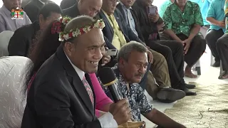 Fiji's Prime Minister presents  the 'Boka' to His Excellency, President of Kiribati, Taneti Maamau