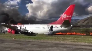 В Перу пассажирский лайнер загорелся при посадке! Boeing 737 вспыхнул при посадке!