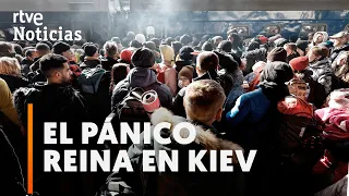 GUERRA UCRANIA: DESESPERACIÓN por SALIR de KIEV tras la ENTRADA de las TROPAS RUSAS | RTVE Noticias