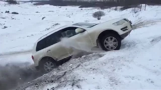 VW Touareg vs Toyota LC 200 off road snow test